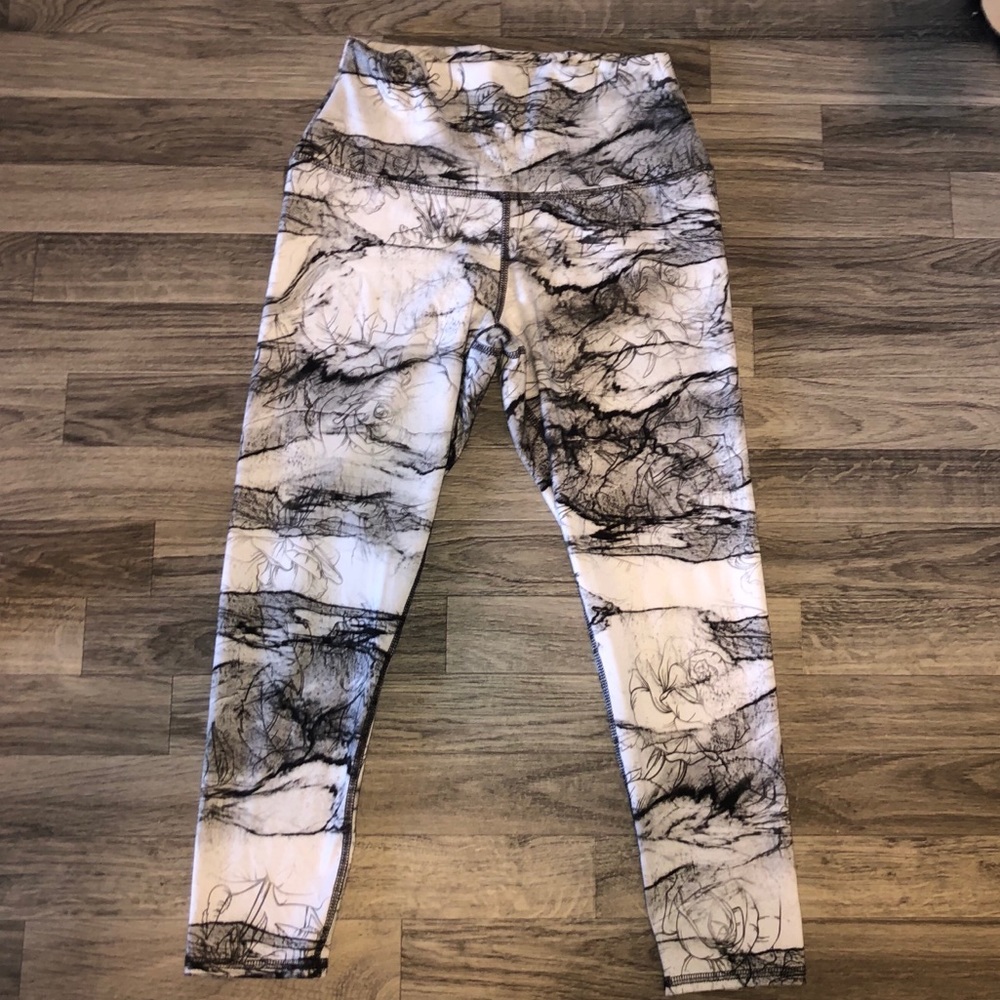 WORN ONCE L ATHLETIC LEGGINGS